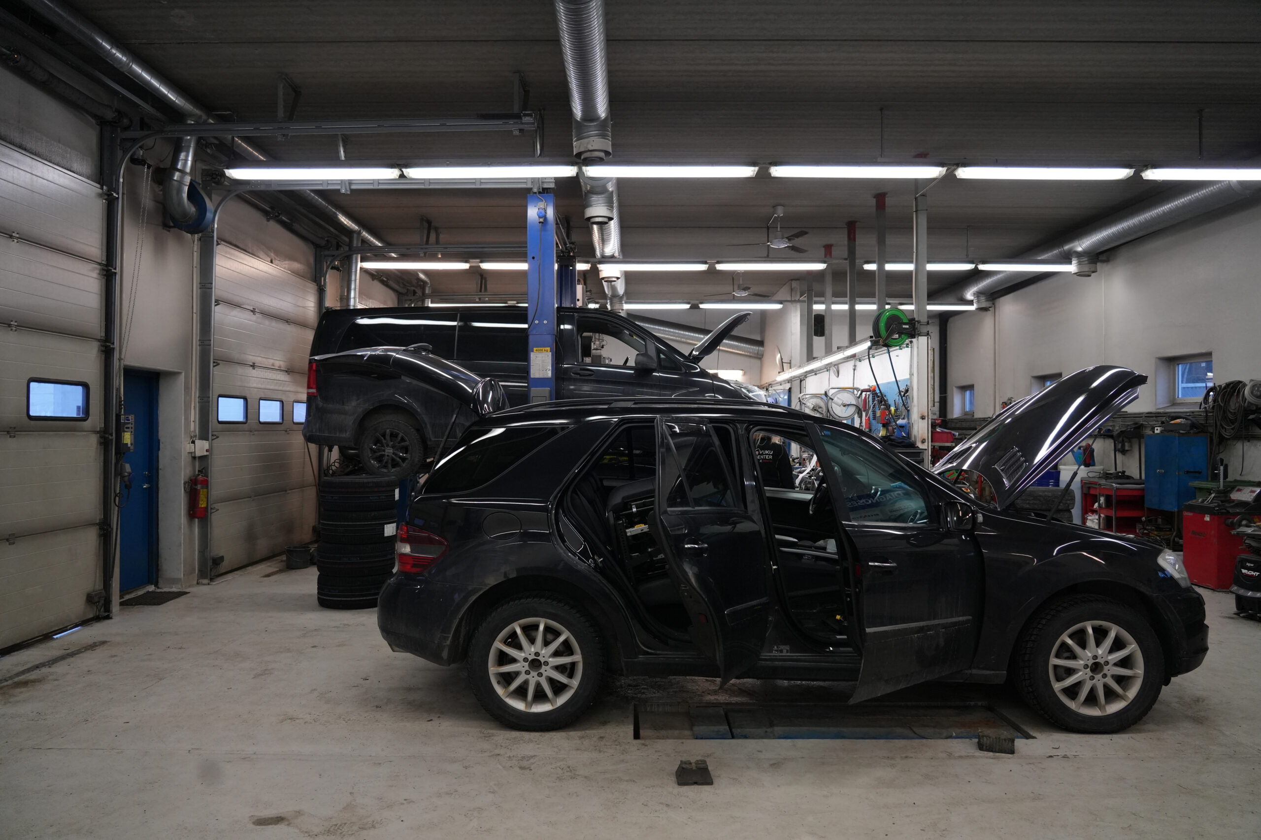 Verkstedhallen til Vuku Auto med plass til store kjøretøy